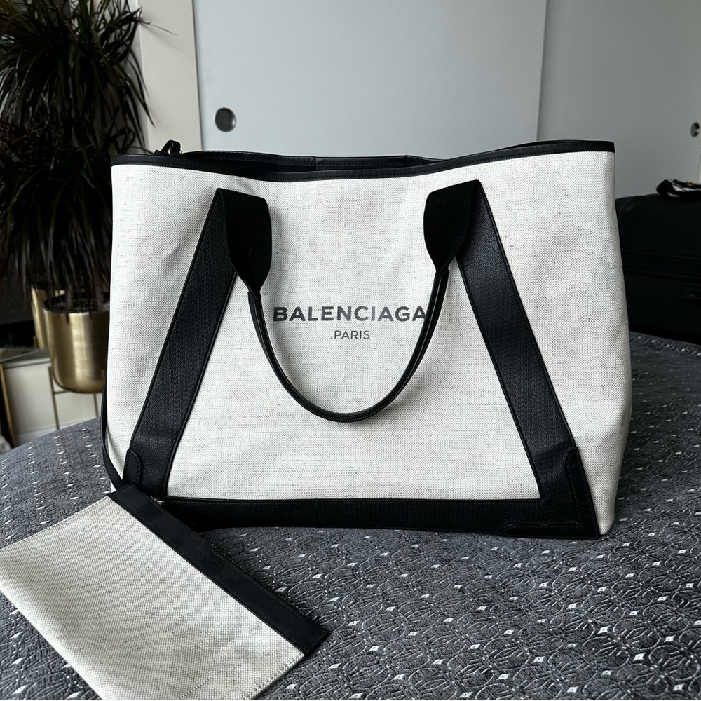 Balenciaga Navy Cabas Tote - Black/Natural